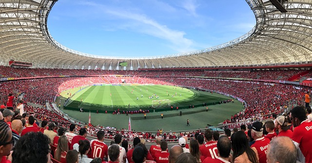 于体育场上